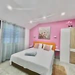 Jelena 5 *