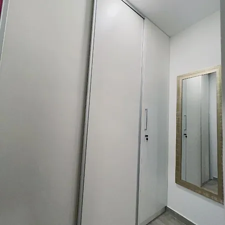 Apartment Jelena 5 *