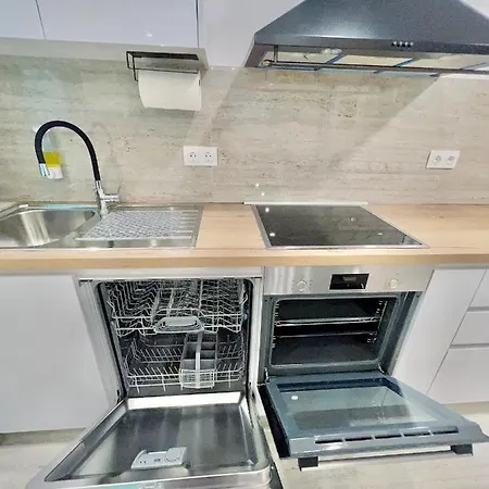 Jelena 5 Дубровник